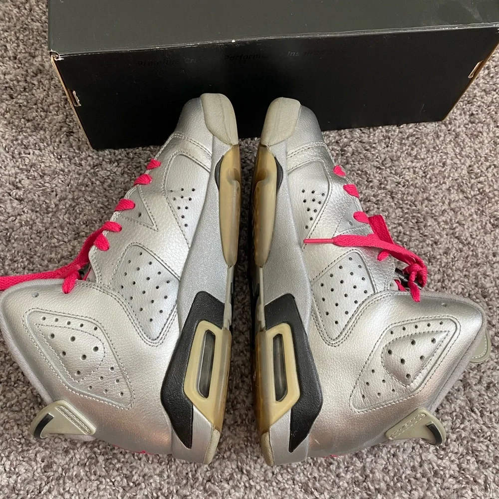 Air Jordan 6 Retro Metallic Silver/Pink/Black Youth size 5.5 - Picture 4 of 8
